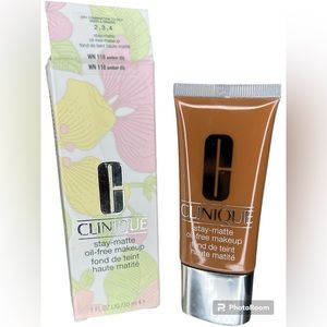 Clinique Stay-Matte Oil-Free Makeup Foundation